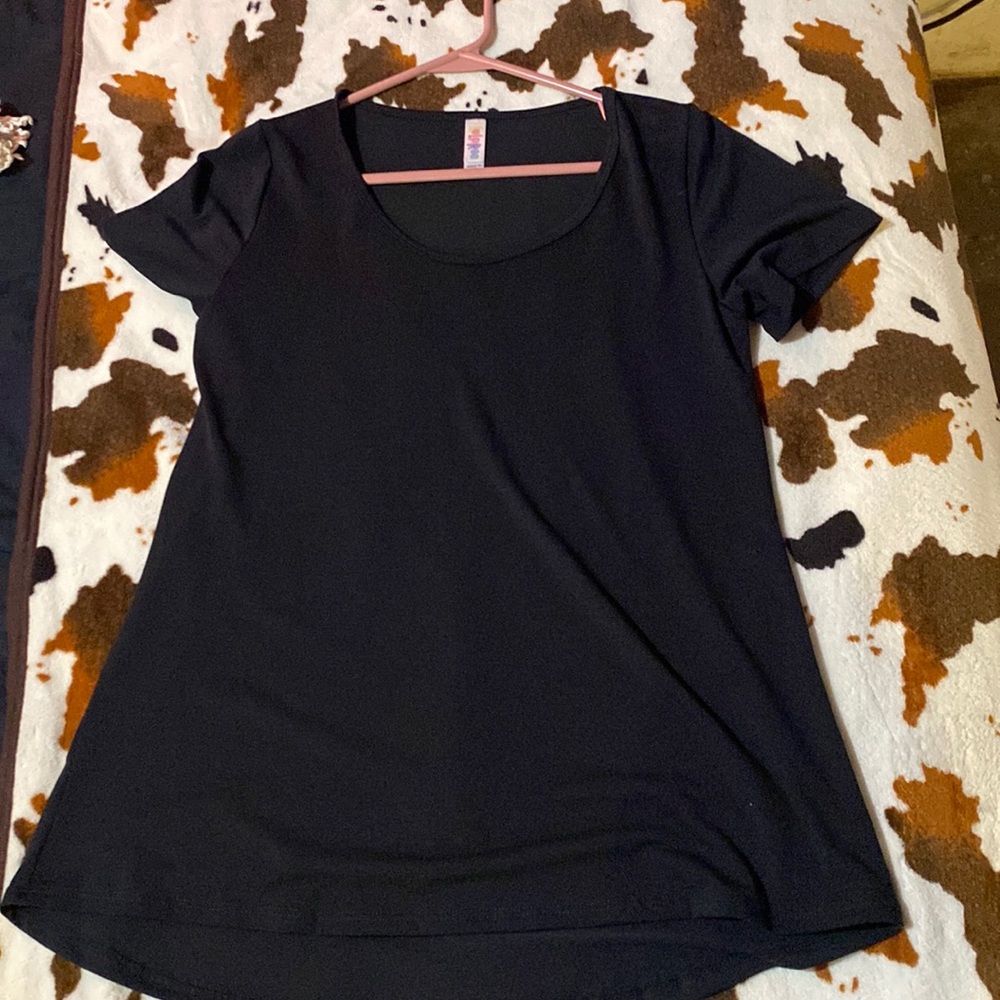 Plain black tee (loose fit)
